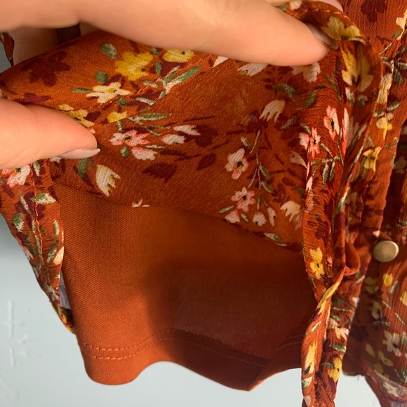 Lily White Floral Blouse - Picture 7 of 10